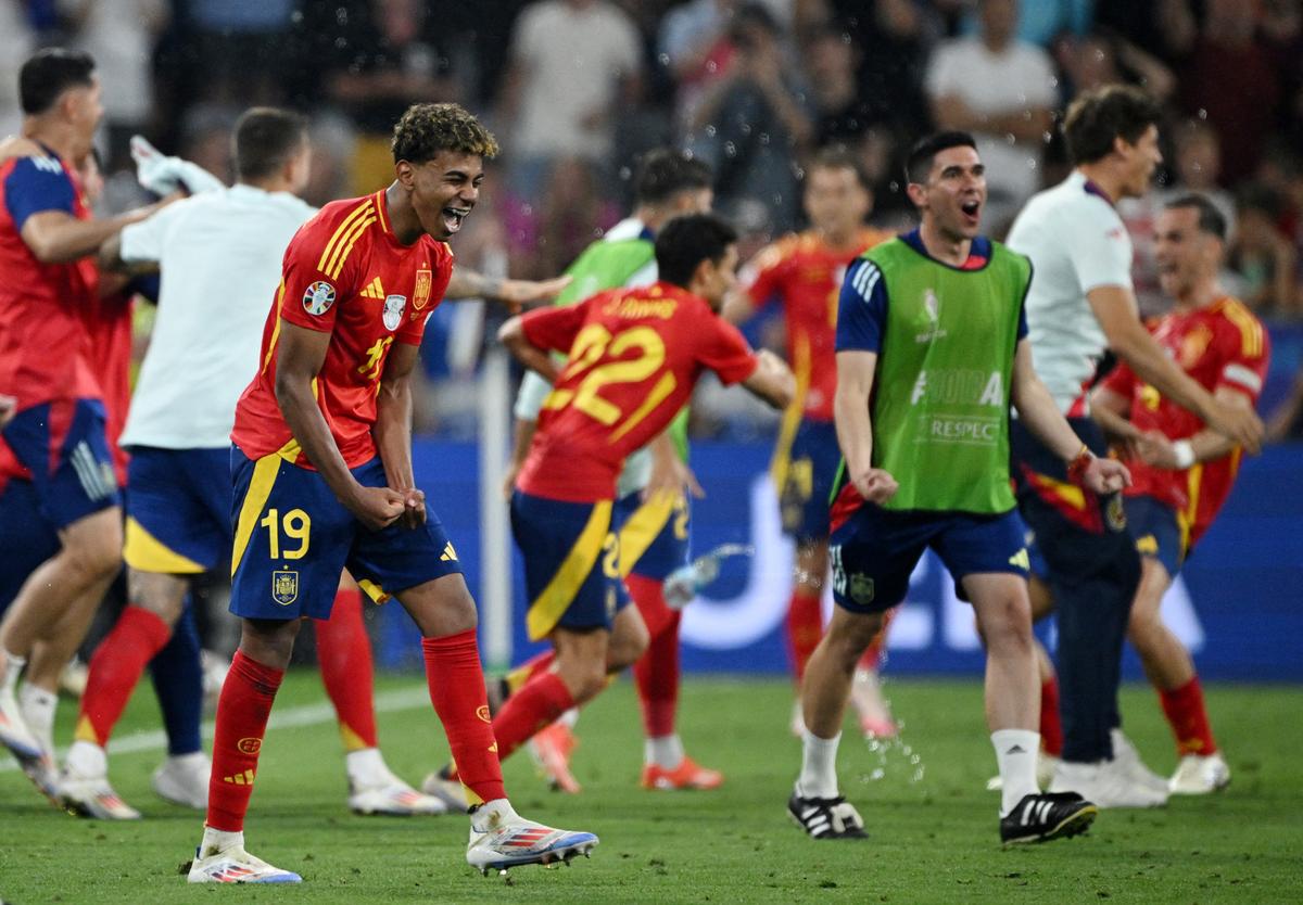 “Espagne ‘La Rojas’ are through to the finals: Spain’s 16-Year-Old Sensation Steals the Show.”